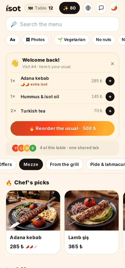 Bir telefonda isot masa menüsü: fotoğraflı ve fiyatlı yemekler, anlık sipariş özetiyle.